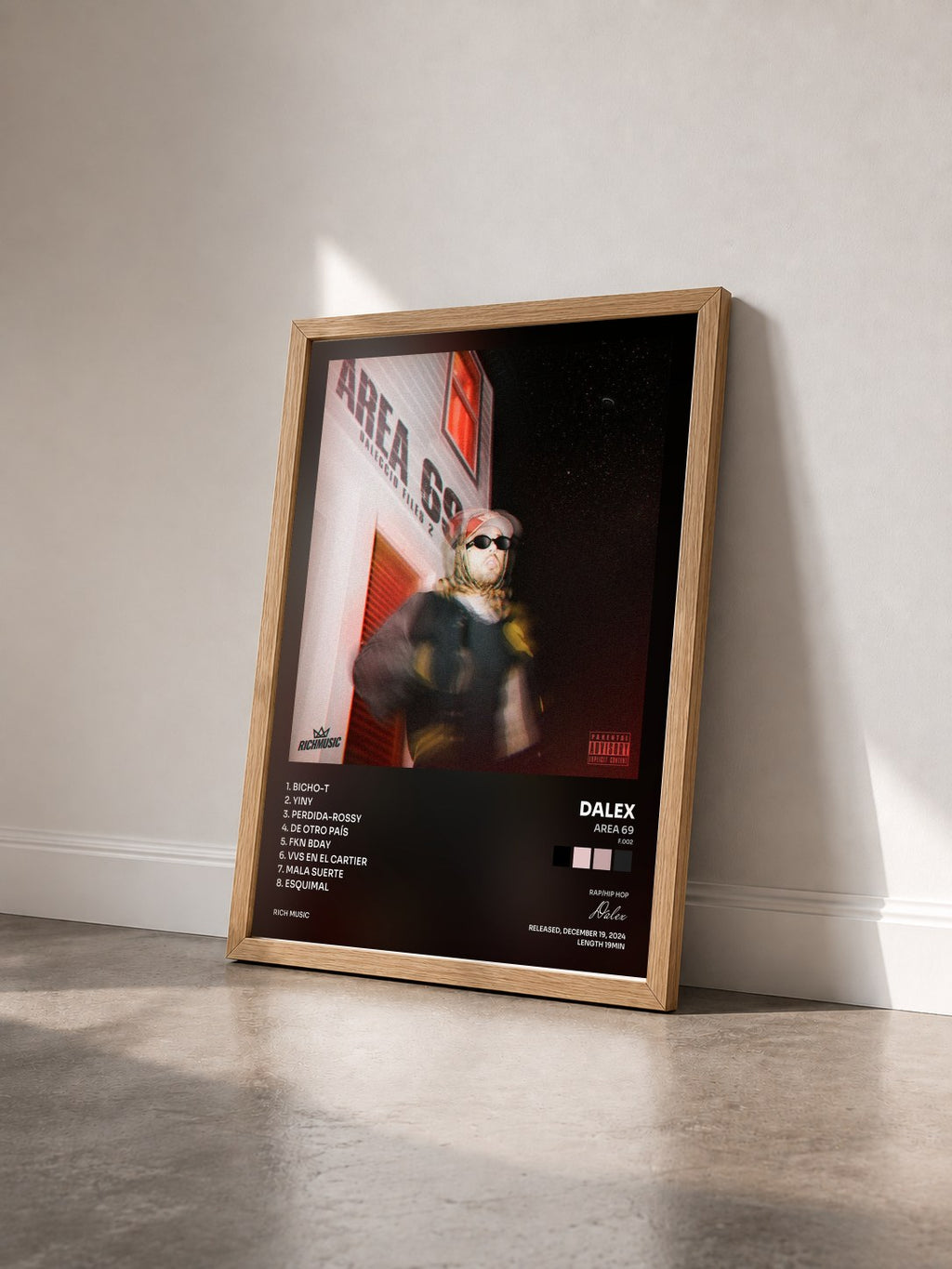 #bois Tableau de l'album Area 69 (F.002) de Dalex vu de trois quarts, cadre en bois brut