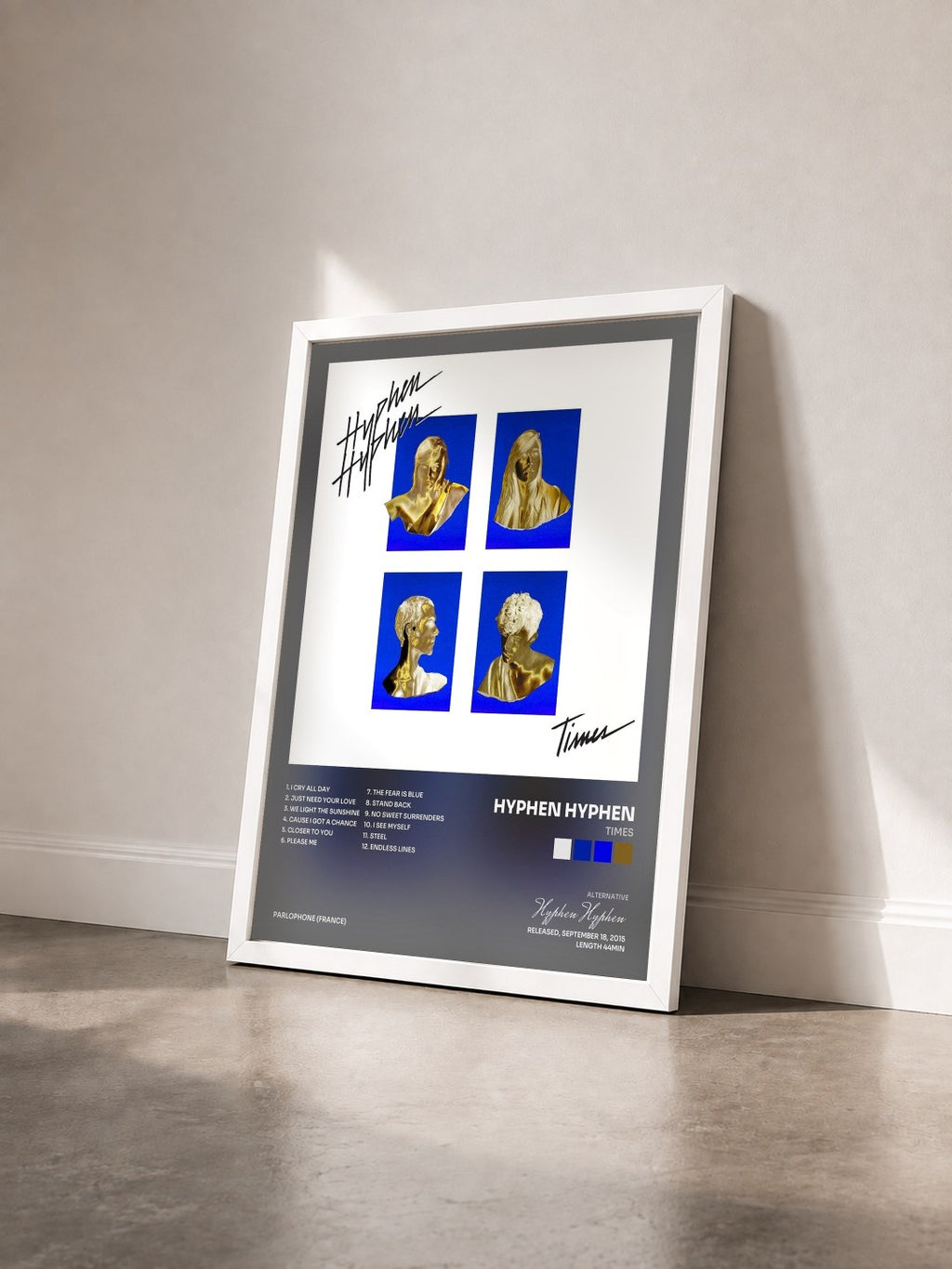 #blanc Tableau de l'album Times de Hyphen Hyphen vu de trois quarts, cadre blanc
