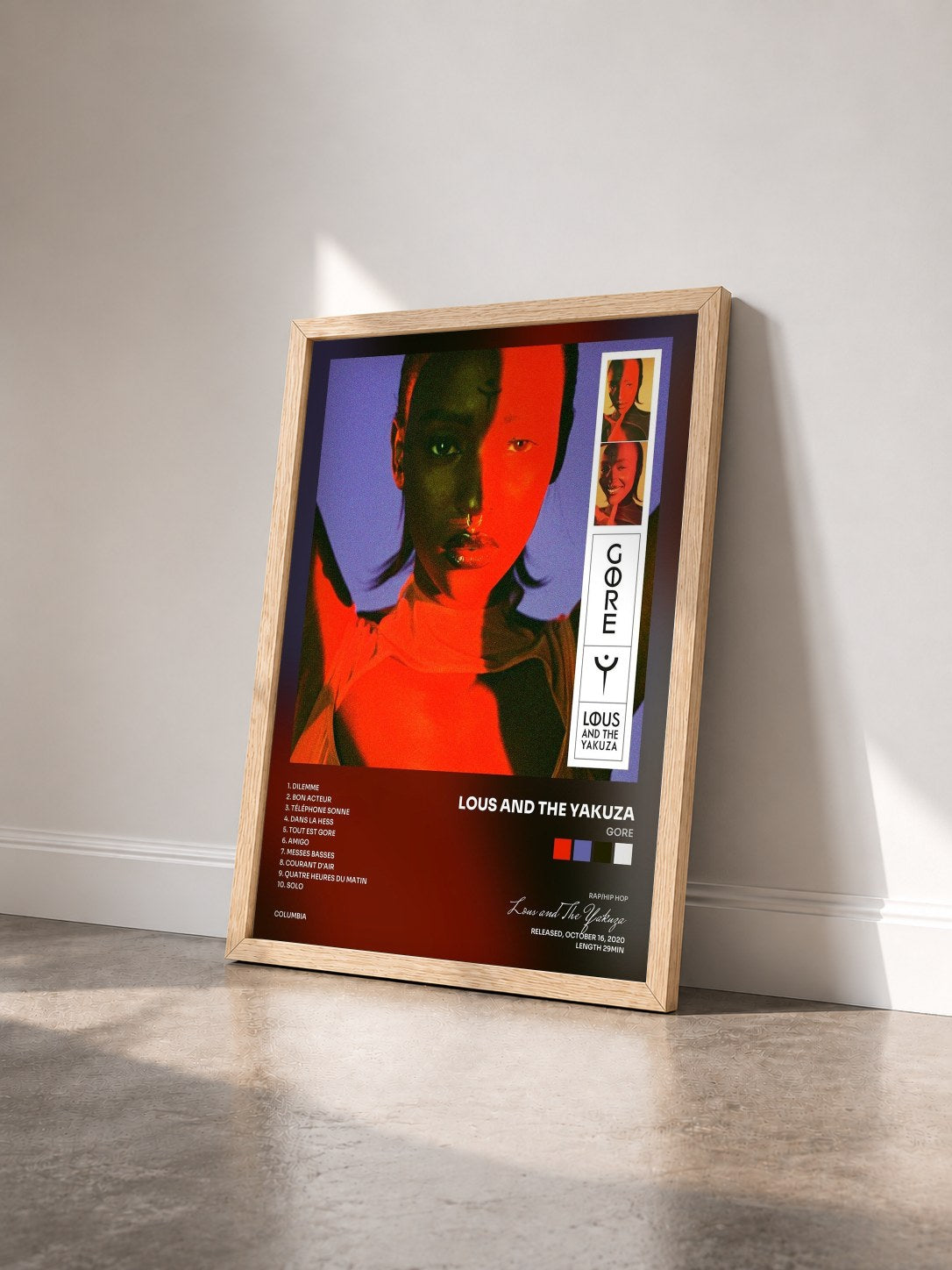 #bois Tableau de l'album Gore de Lous and The Yakuza vu de trois quarts, cadre en bois brut