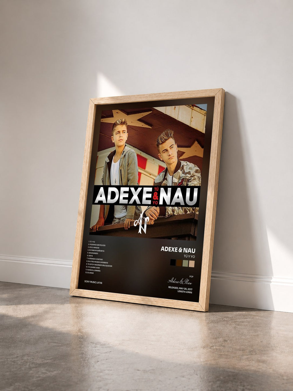 #bois Tableau de l'album Tú y Yo de Adexe & Nau vu de trois quarts, cadre en bois brut