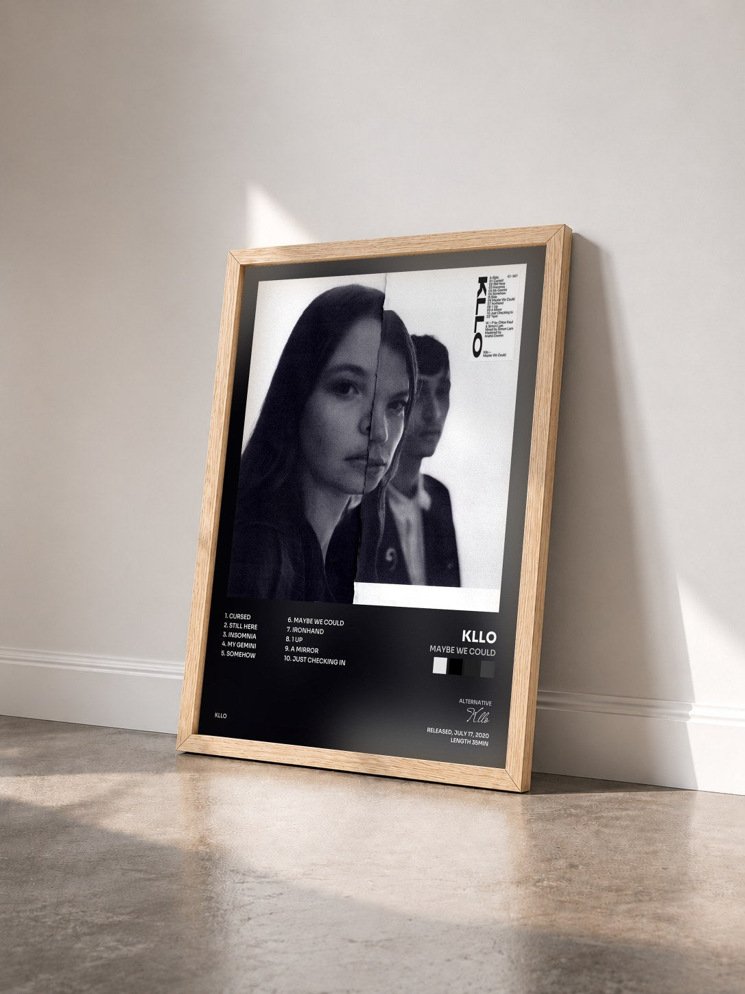 #bois Tableau de l'album Maybe We Could de Kllo vu de trois quarts, cadre en bois brut