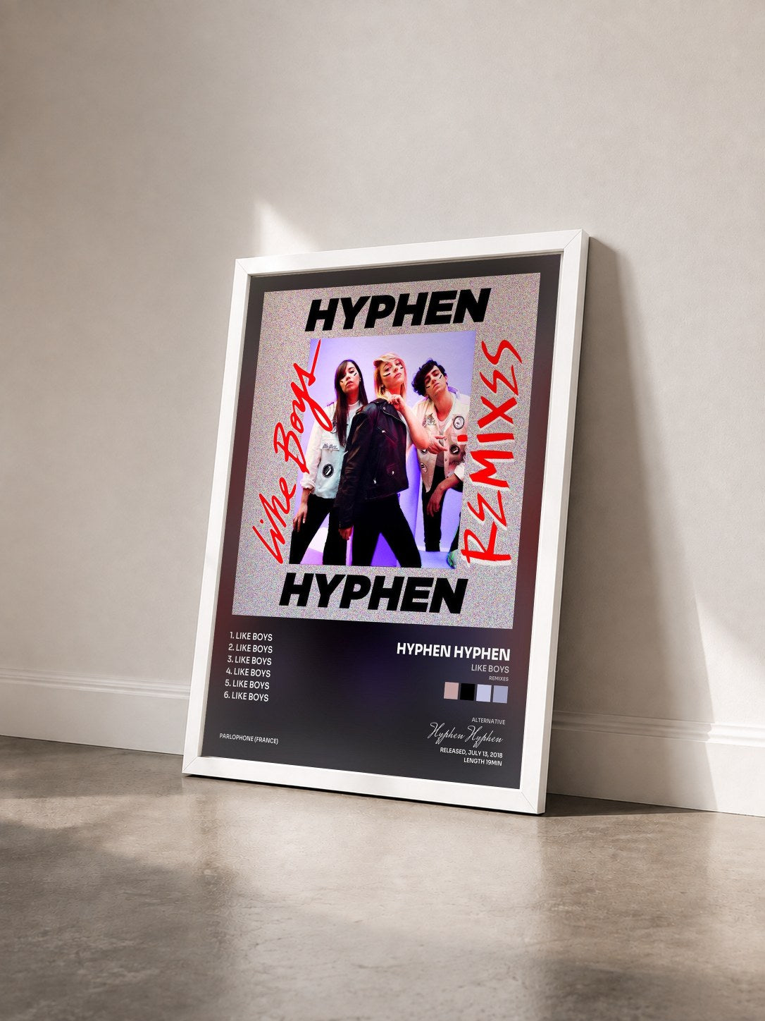 #blanc Tableau de l'album Like Boys (Remixes) de Hyphen Hyphen vu de trois quarts, cadre blanc