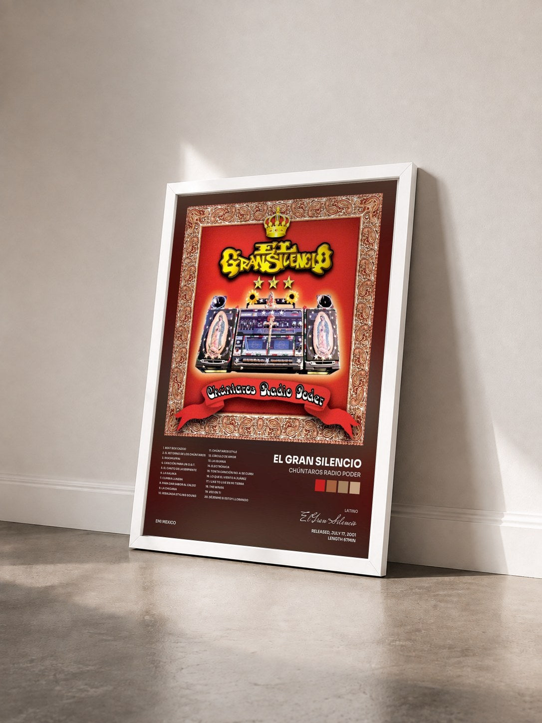 #blanc Tableau de l'album Chúntaros Radio Poder de El Gran Silencio vu de trois quarts, cadre blanc