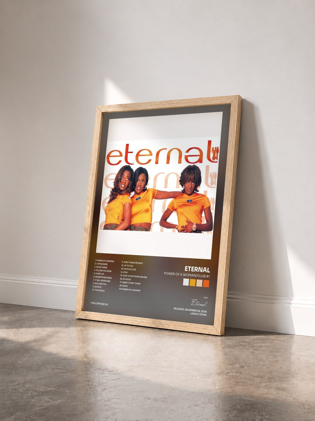 #bois Tableau de l'album Power Of A Woman/Club #1 de Eternal vu de trois quarts, cadre en bois brut