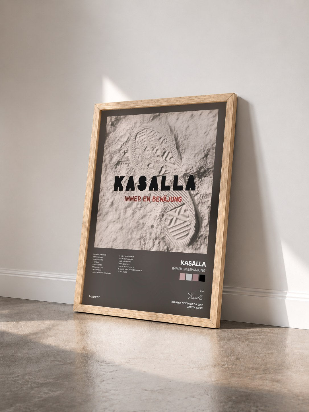 #bois Tableau de l'album Immer en Bewäjung de Kasalla vu de trois quarts, cadre en bois brut