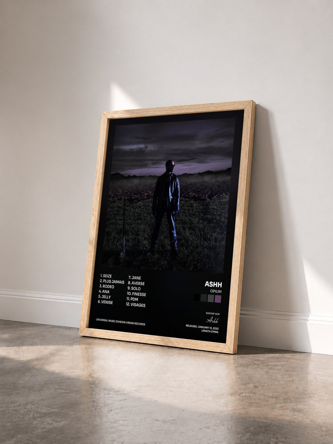 #bois Tableau de l'album OPIUM de Ashh vu de trois quarts, cadre en bois brut