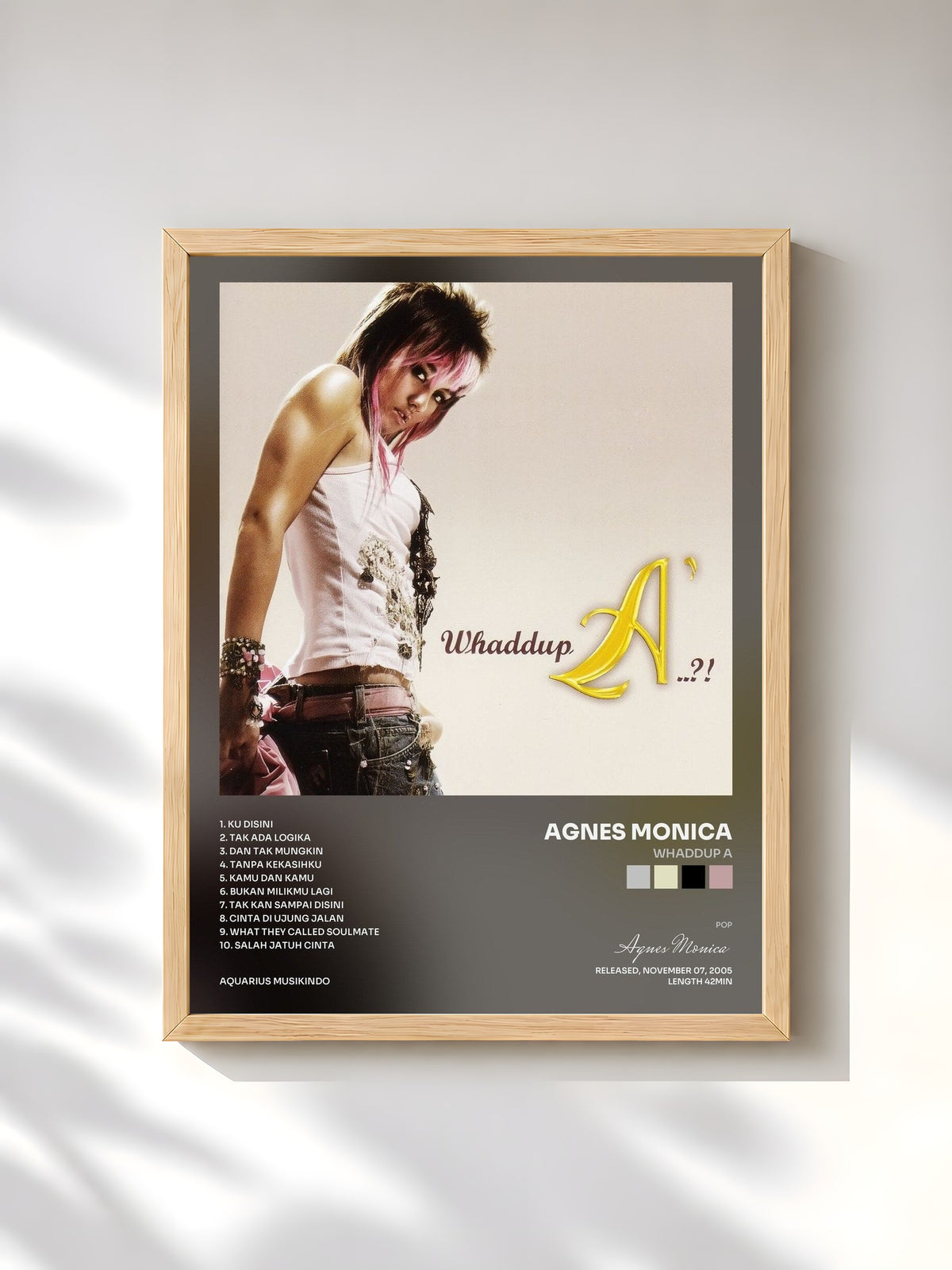 #bois Tableau de l'album Whaddup A de Agnes Monica, cadre en bois brut, imprimé et encadré en France