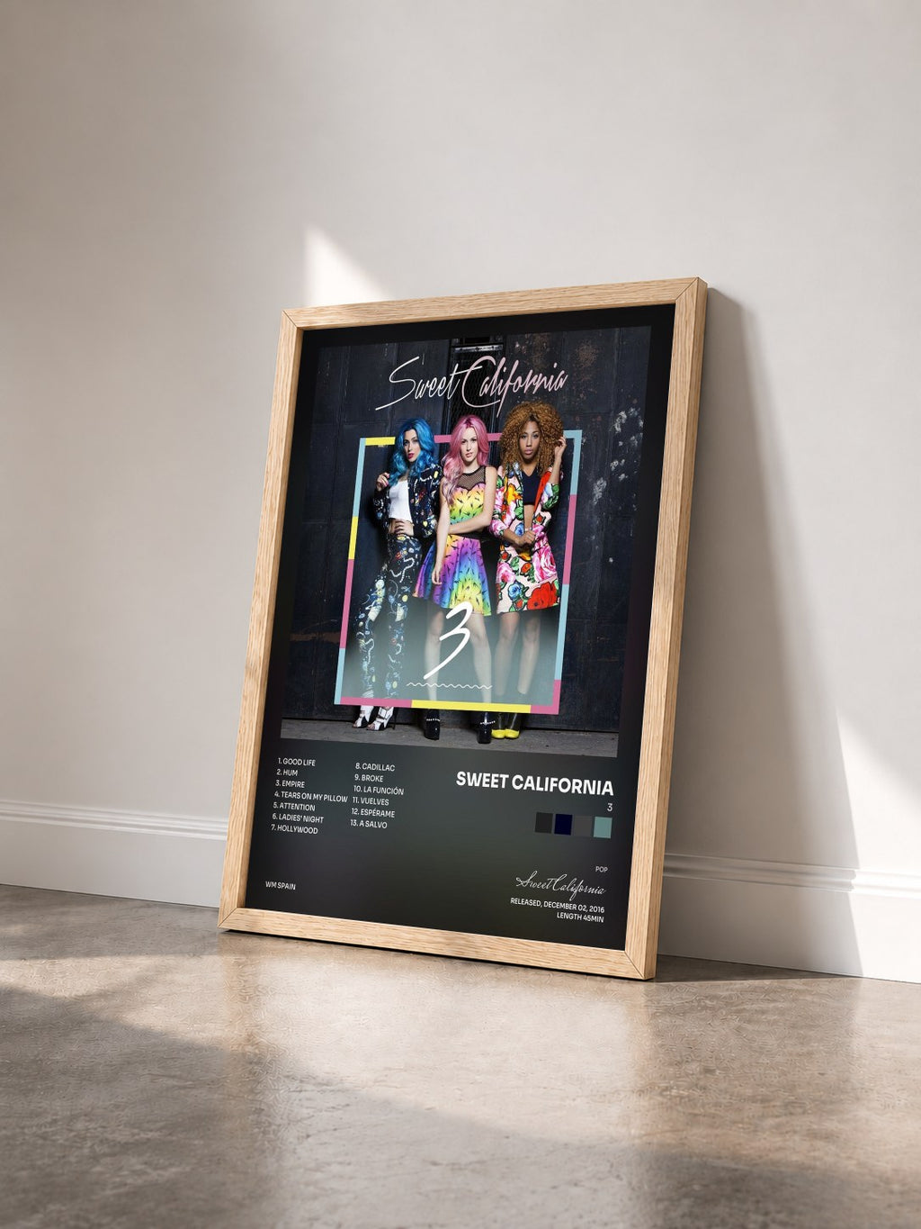 #bois Tableau de l'album 3 de Sweet California vu de trois quarts, cadre en bois brut