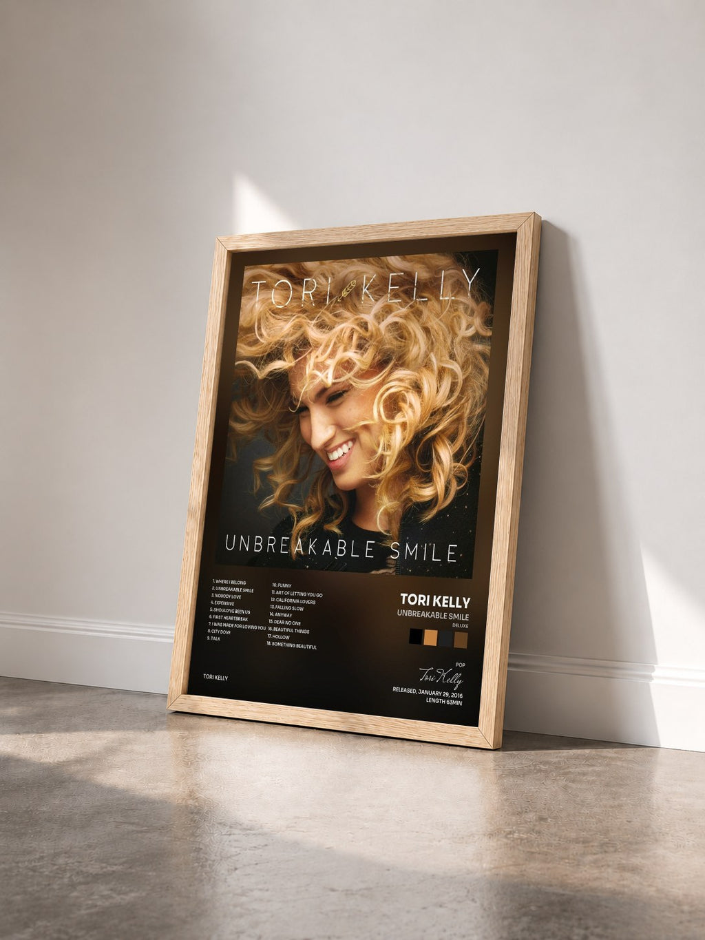 #bois Tableau de l'album Unbreakable Smile (Deluxe) de Tori Kelly vu de trois quarts, cadre en bois brut