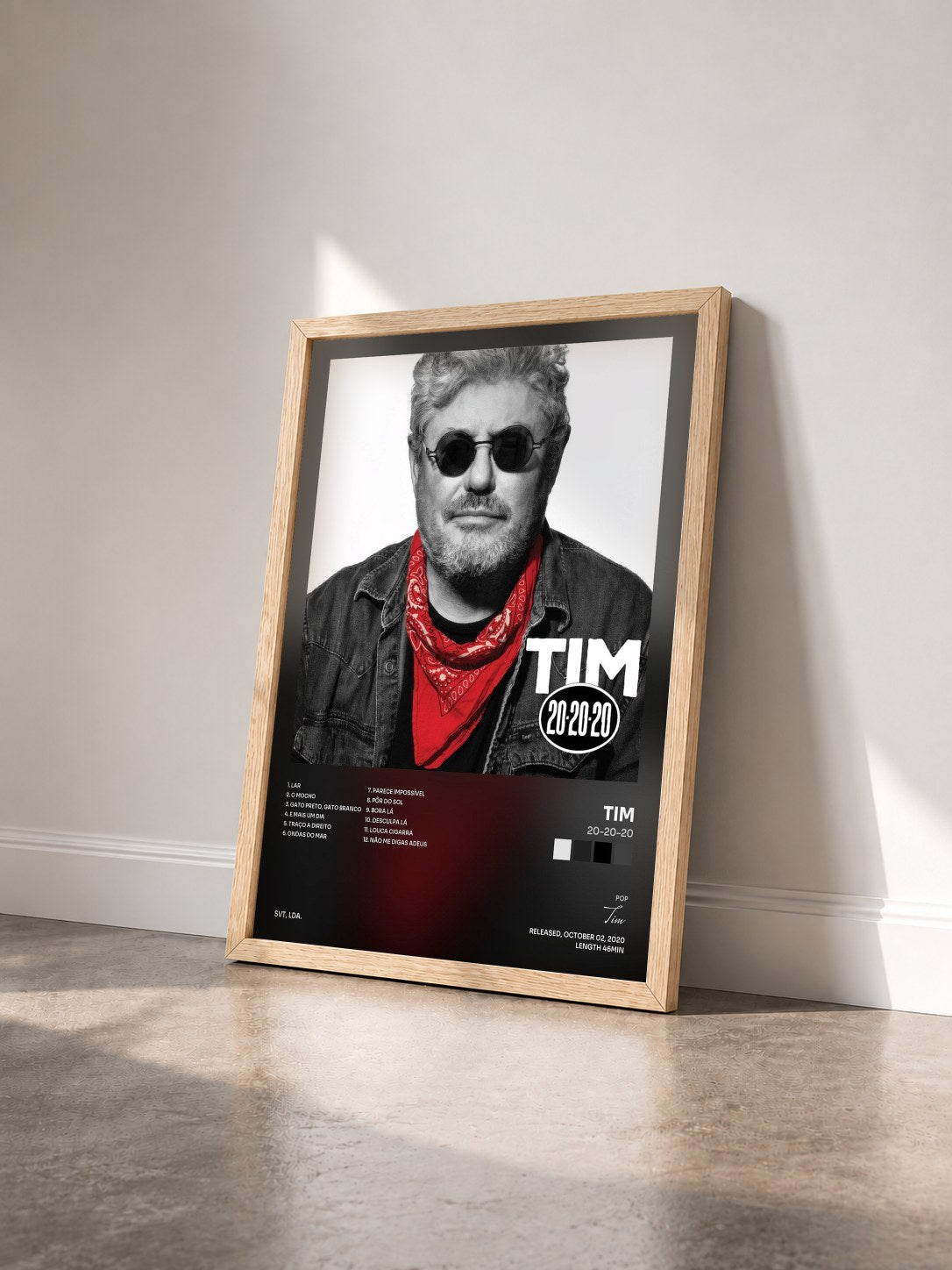 #bois Tableau de l'album 20-20-20 de Tim vu de trois quarts, cadre en bois brut