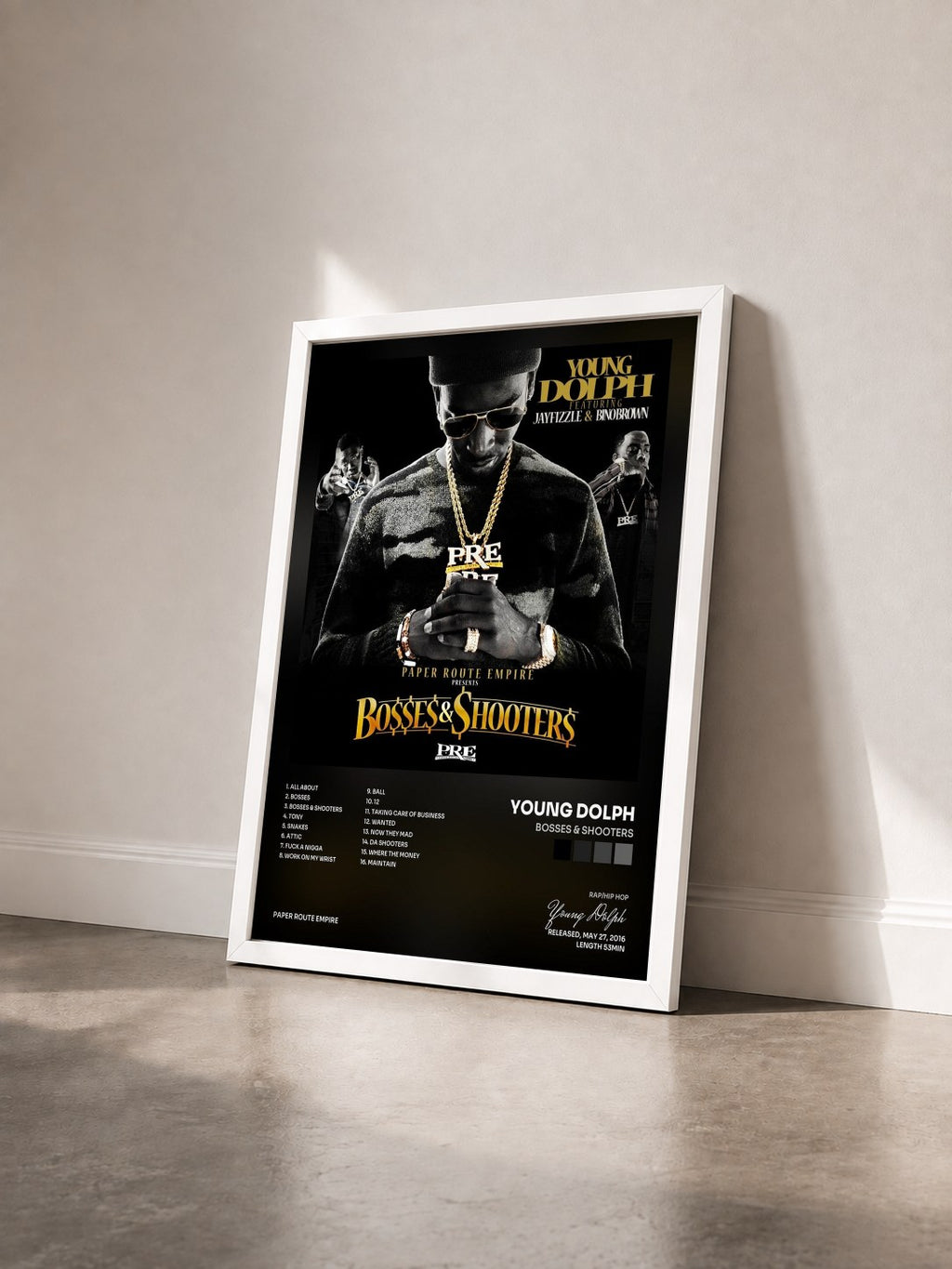 #blanc Tableau de l'album Bosses & Shooters de Young Dolph vu de trois quarts, cadre blanc
