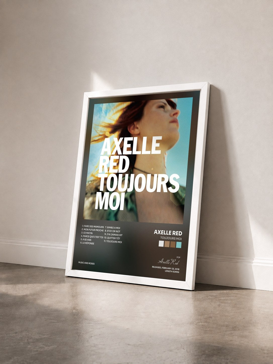 #blanc Tableau de l'album Toujours moi de Axelle Red vu de trois quarts, cadre blanc
