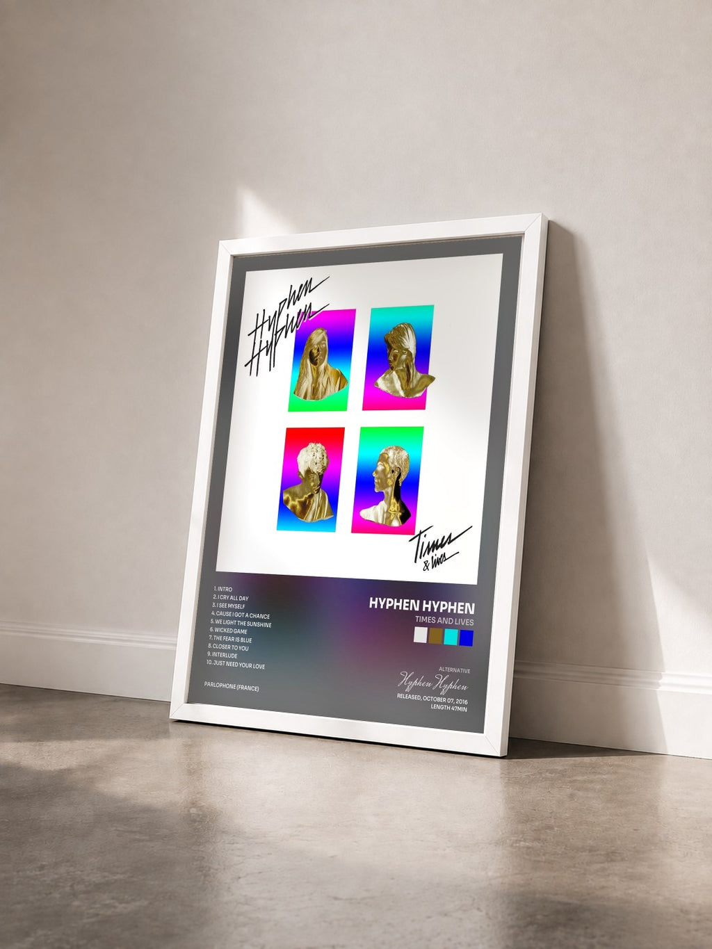 #blanc Tableau de l'album Times and Lives de Hyphen Hyphen vu de trois quarts, cadre blanc
