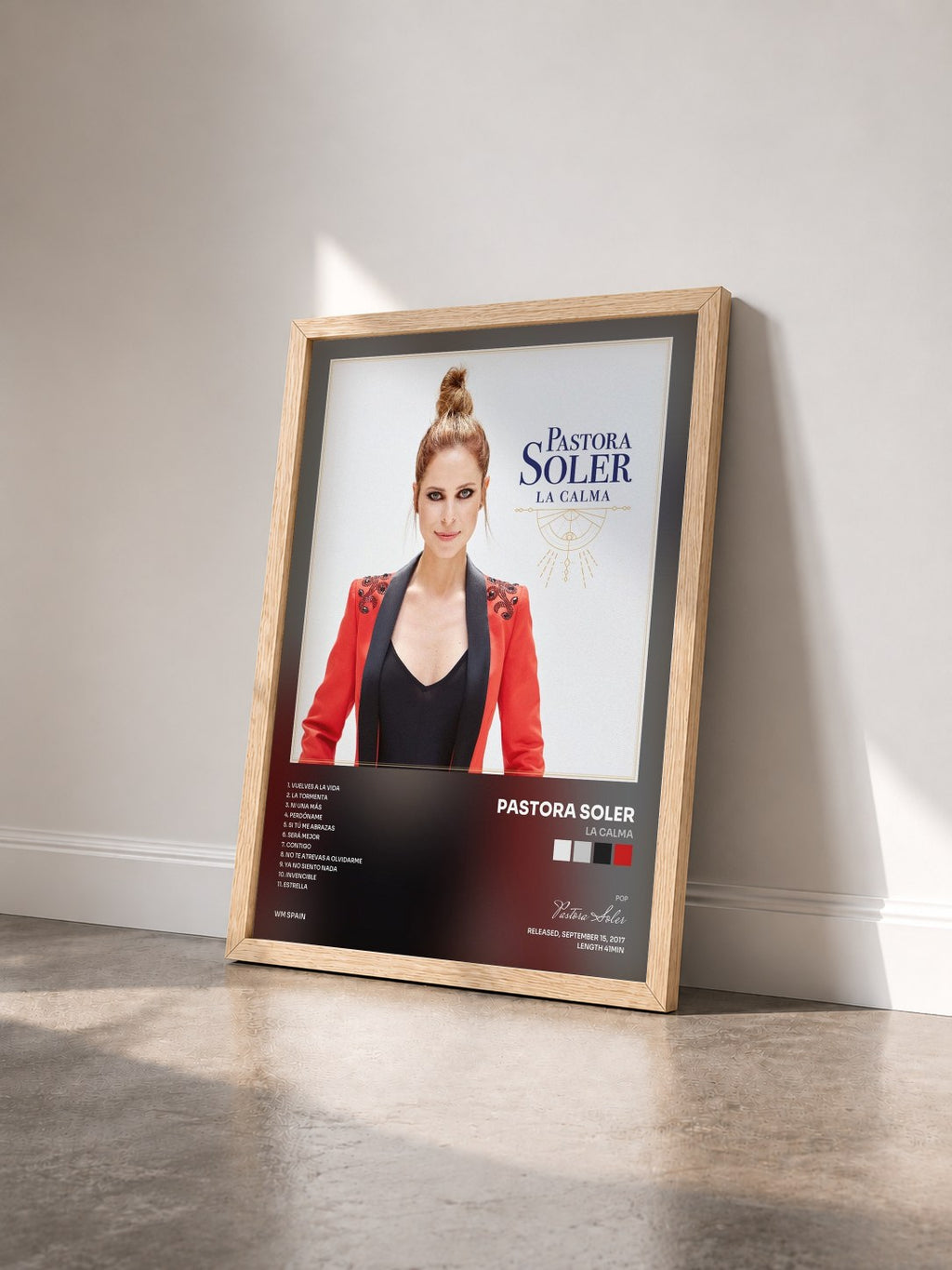 #bois Tableau de l'album La calma de Pastora Soler vu de trois quarts, cadre en bois brut