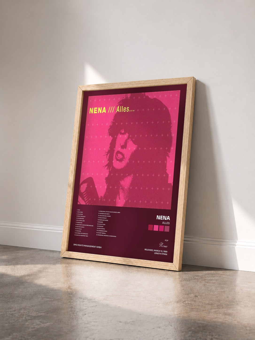 #bois Tableau de l'album Alles de Nena vu de trois quarts, cadre en bois brut