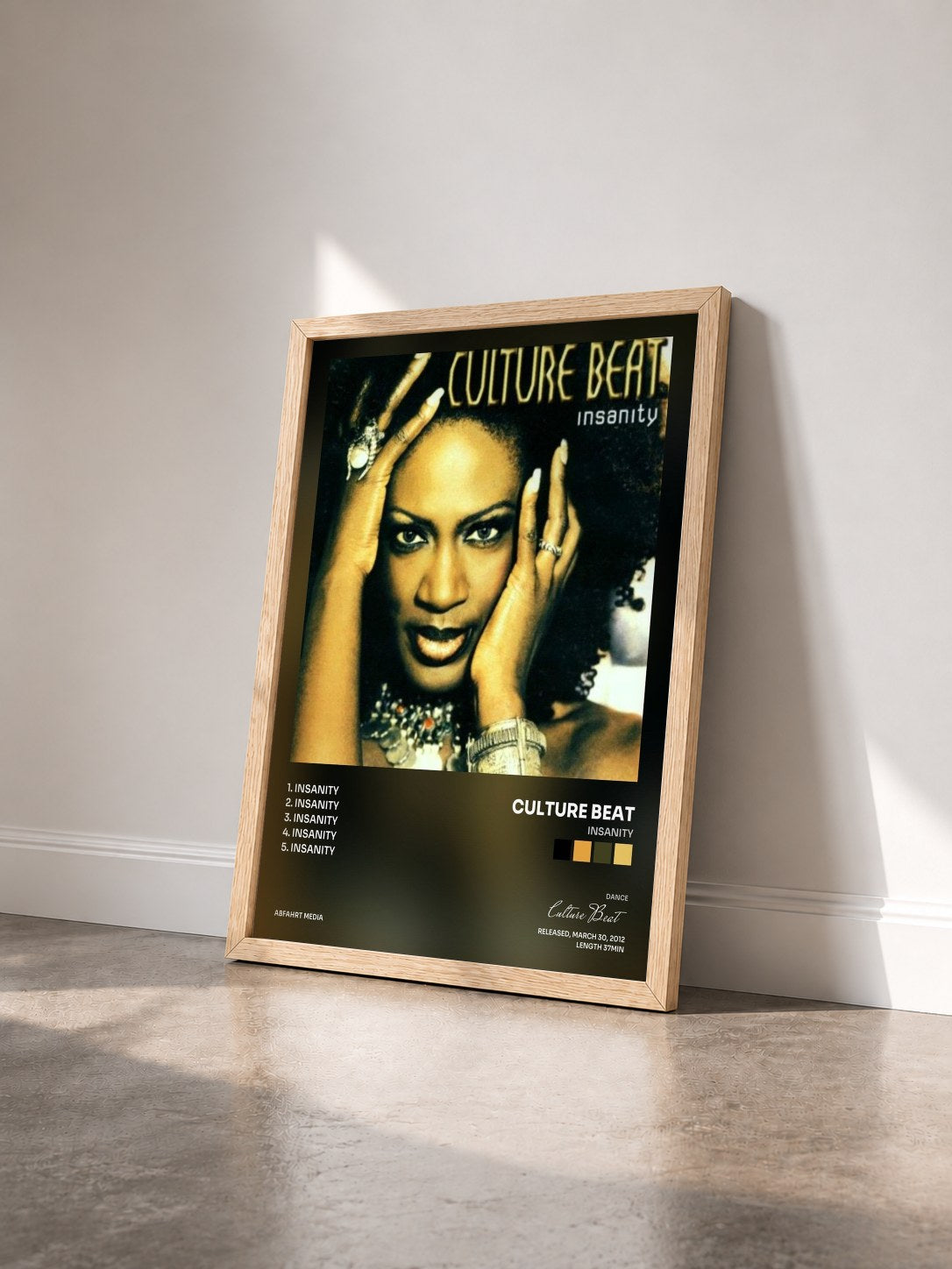 #bois Tableau de l'album Insanity de Culture Beat vu de trois quarts, cadre en bois brut