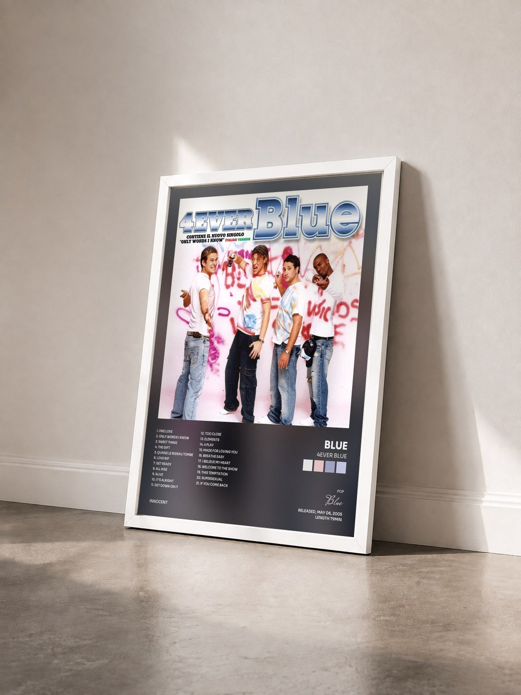 #blanc Tableau de l'album 4ever Blue de Blue vu de trois quarts, cadre blanc