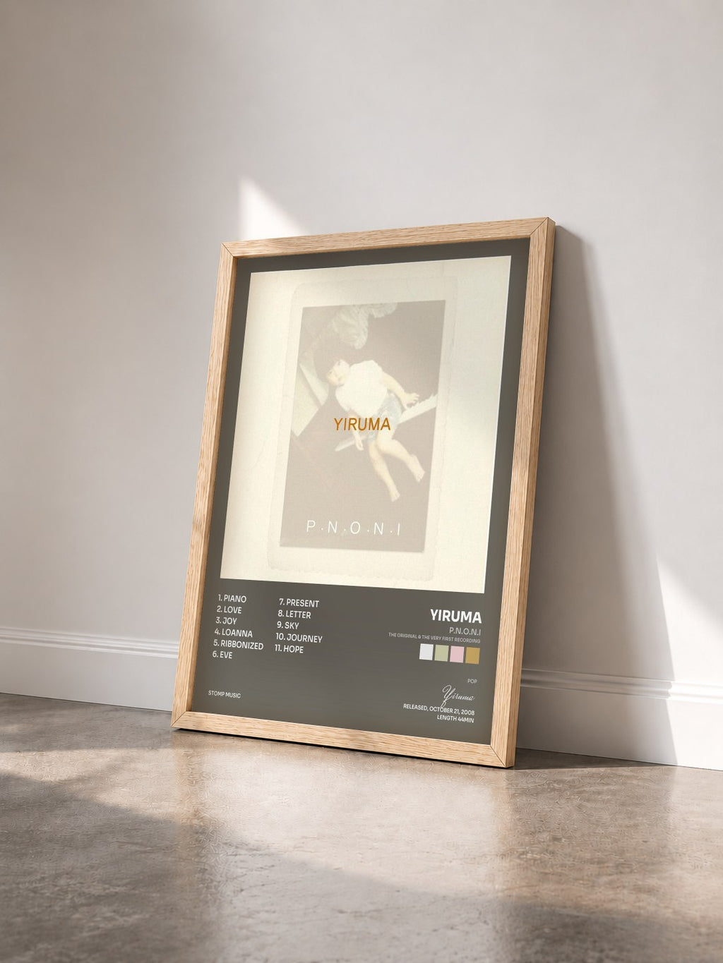 #bois Tableau de l'album P.N.O.N.I (The Original & the Very First Recording) de Yiruma vu de trois quarts, cadre en bois brut