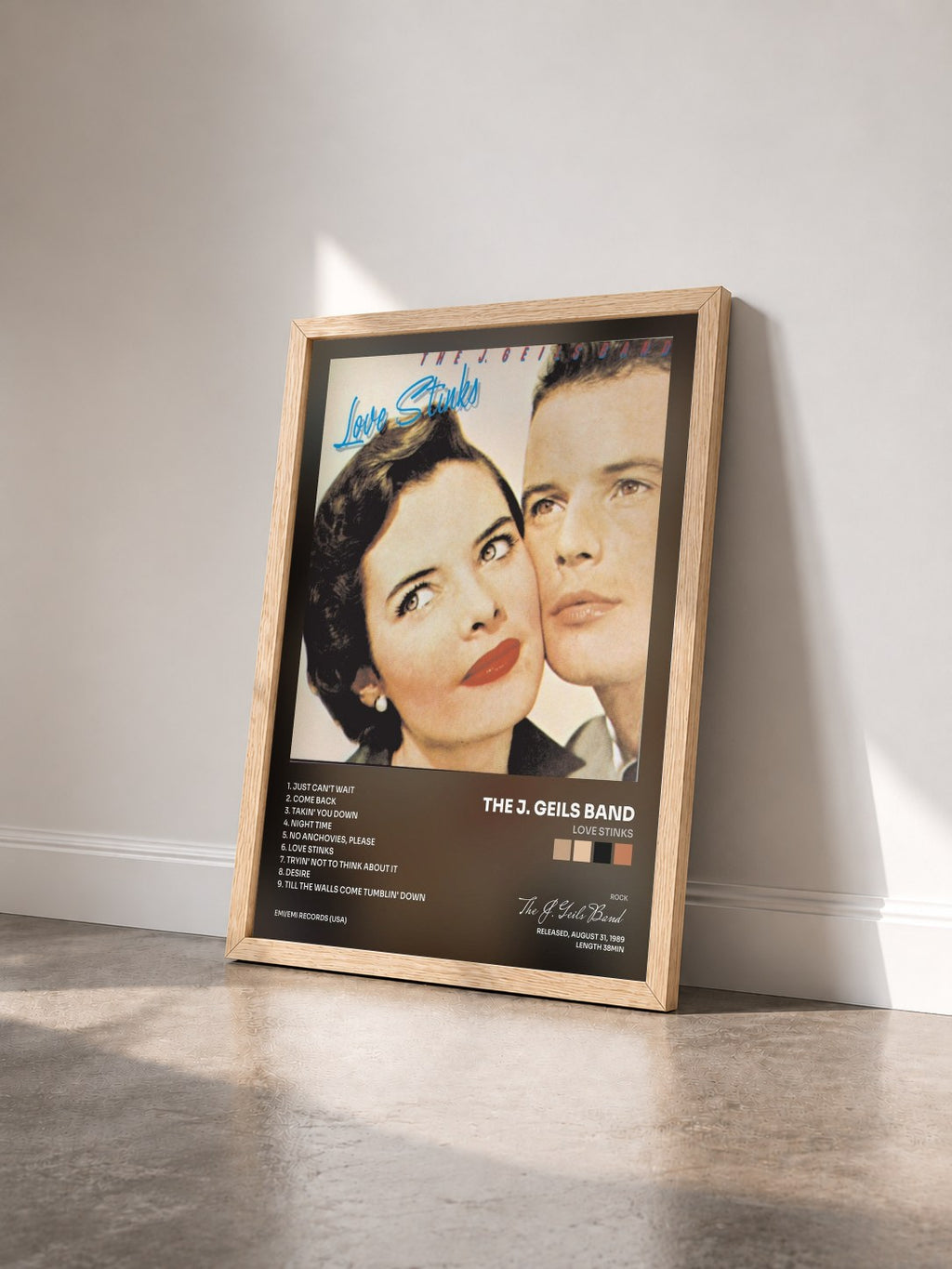 #bois Tableau de l'album Love Stinks de The J. Geils Band vu de trois quarts, cadre en bois brut