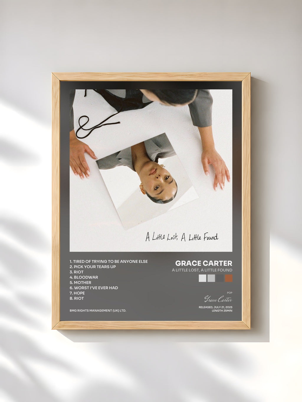 #bois Tableau de l'album A Little Lost, A Little Found de Grace Carter, cadre en bois brut, imprimé et encadré en France