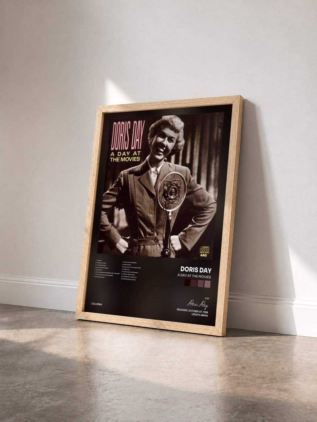 #bois Tableau de l'album A Day At The Movies de Doris Day vu de trois quarts, cadre en bois brut