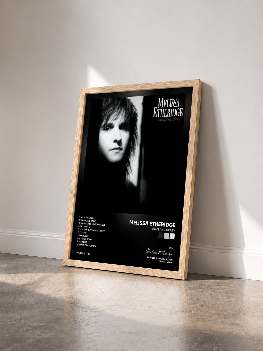 #bois Tableau de l'album Brave And Crazy de Melissa Etheridge vu de trois quarts, cadre en bois brut