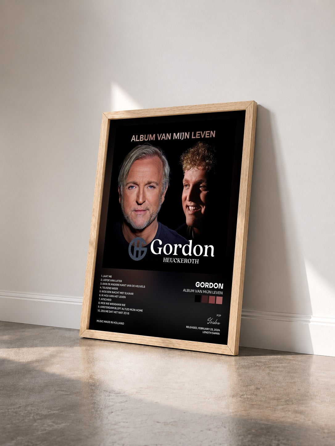 #bois Tableau de l'album ALBUM VAN MIJN LEVEN de Gordon vu de trois quarts, cadre en bois brut