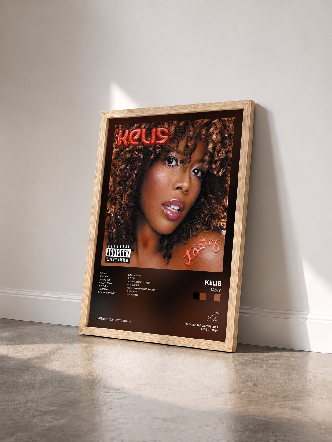 #bois Tableau de l'album Tasty de Kelis vu de trois quarts, cadre en bois brut