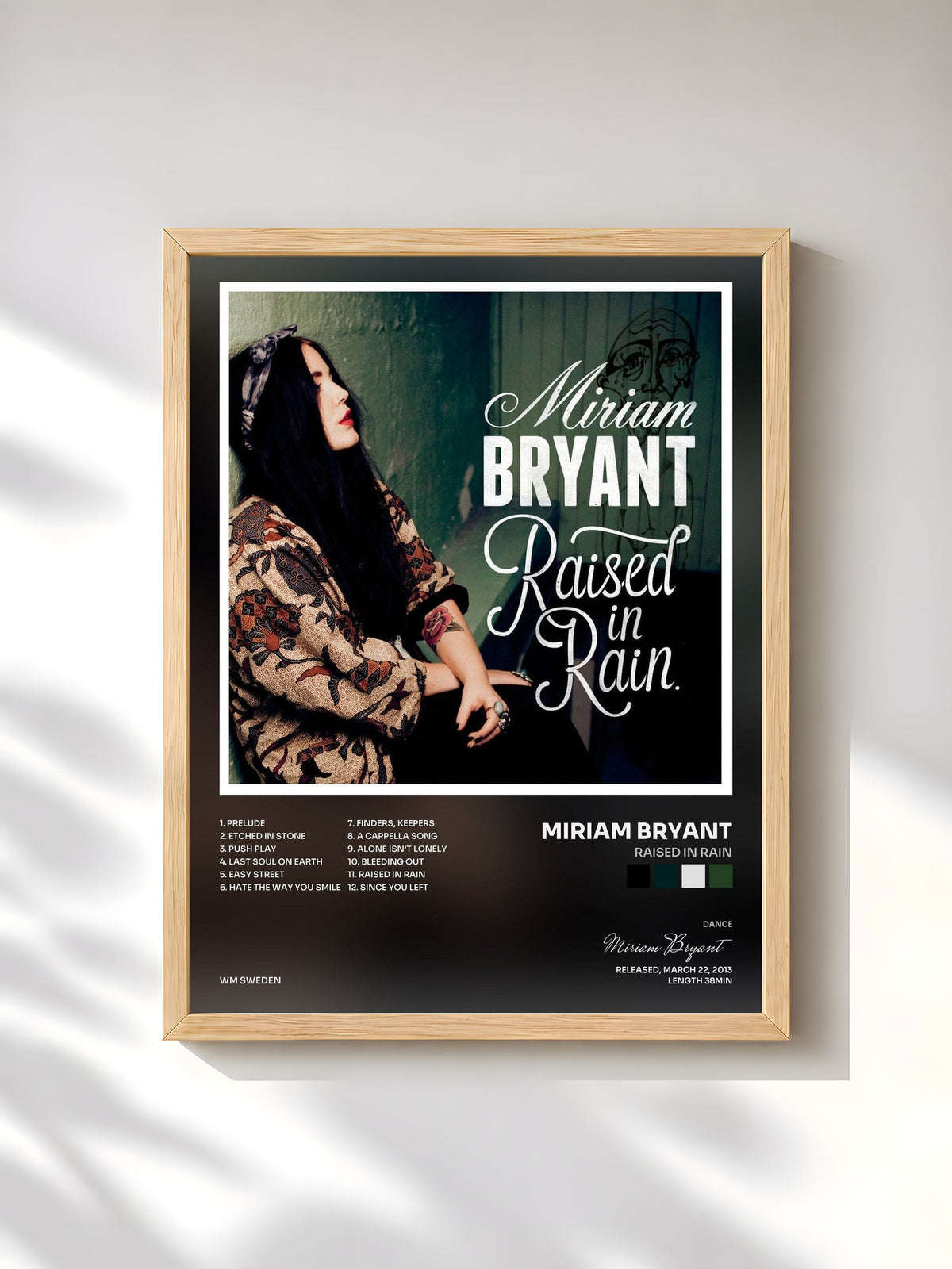 #bois Tableau de l'album Raised in Rain de Miriam Bryant, cadre en bois brut, imprimé et encadré en France