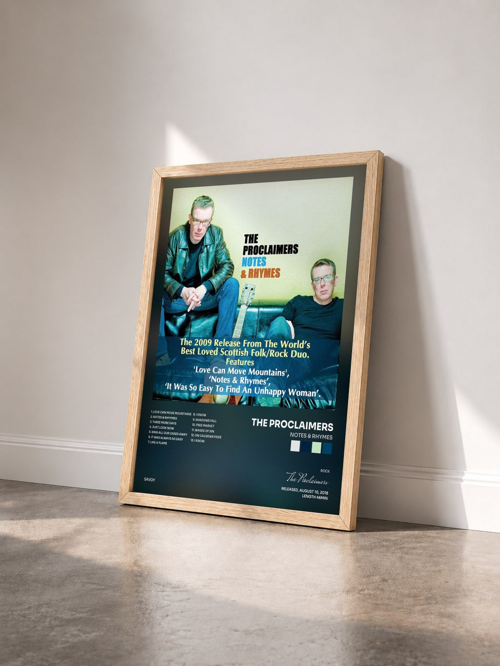 #bois Tableau de l'album Notes & Rhymes de The Proclaimers vu de trois quarts, cadre en bois brut