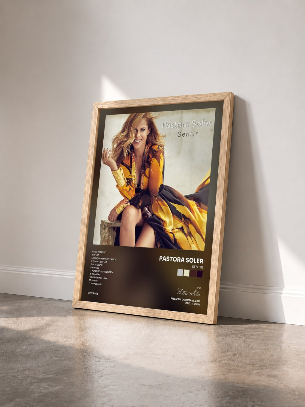 #bois Tableau de l'album Sentir de Pastora Soler vu de trois quarts, cadre en bois brut