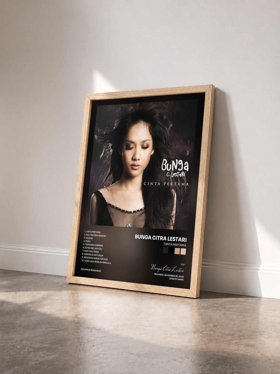 #bois Tableau de l'album Cinta Pertama de Bunga Citra Lestari vu de trois quarts, cadre en bois brut