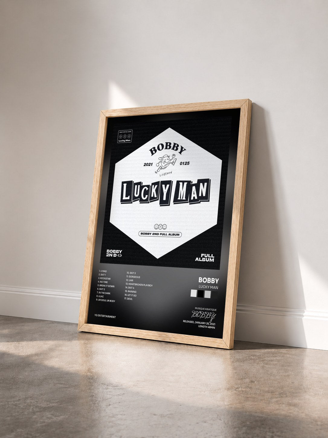 #bois Tableau de l'album LUCKY MAN de BOBBY vu de trois quarts, cadre en bois brut