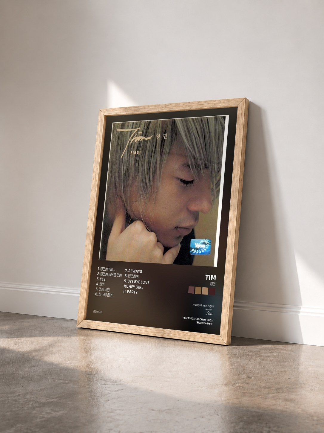 #bois Tableau de l'album 영민 de Tim vu de trois quarts, cadre en bois brut