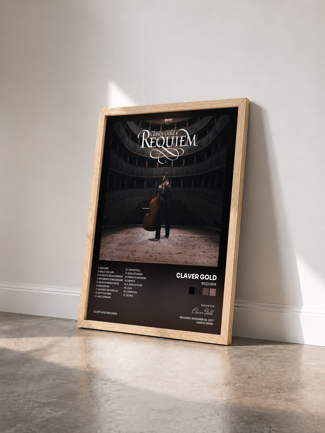 #bois Tableau de l'album Requiem de Claver Gold vu de trois quarts, cadre en bois brut