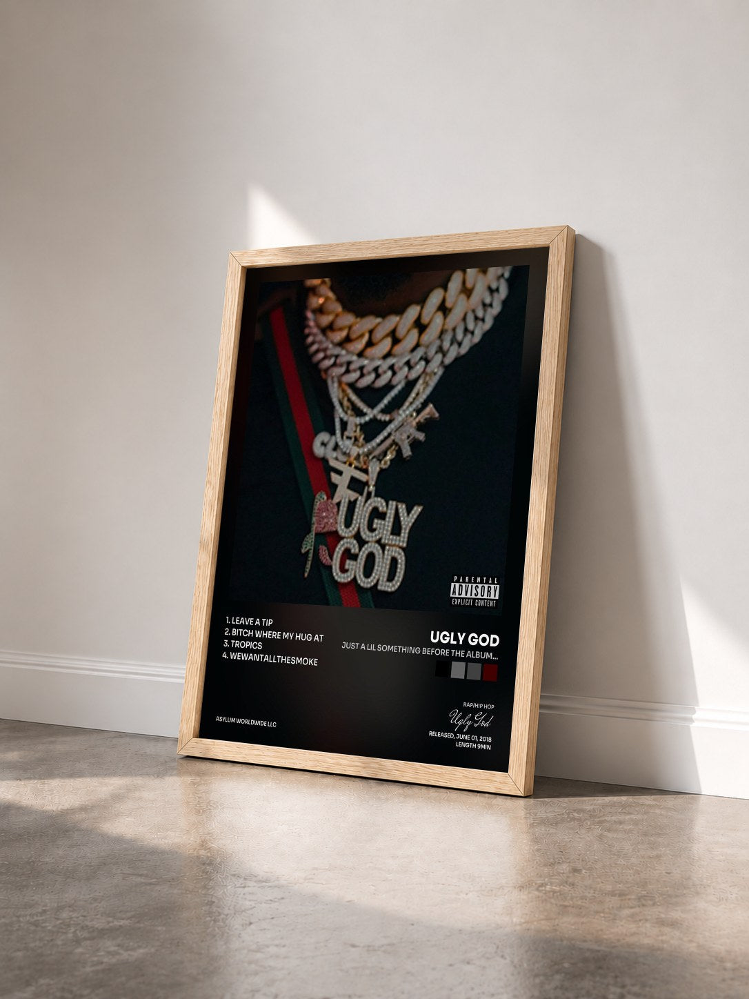 #bois Tableau de l'album just a lil something before the album... de Ugly God vu de trois quarts, cadre en bois brut