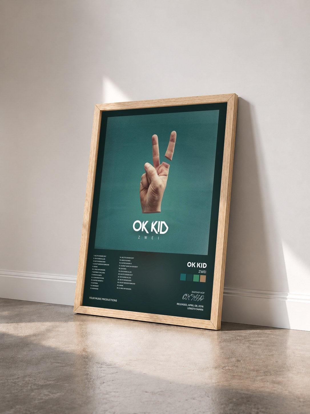 #bois Tableau de l'album Zwei de OK KID vu de trois quarts, cadre en bois brut
