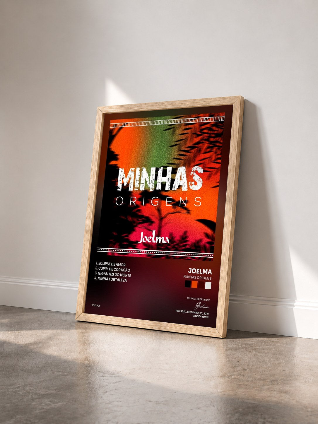 #bois Tableau de l'album Minhas Origens de Joelma vu de trois quarts, cadre en bois brut