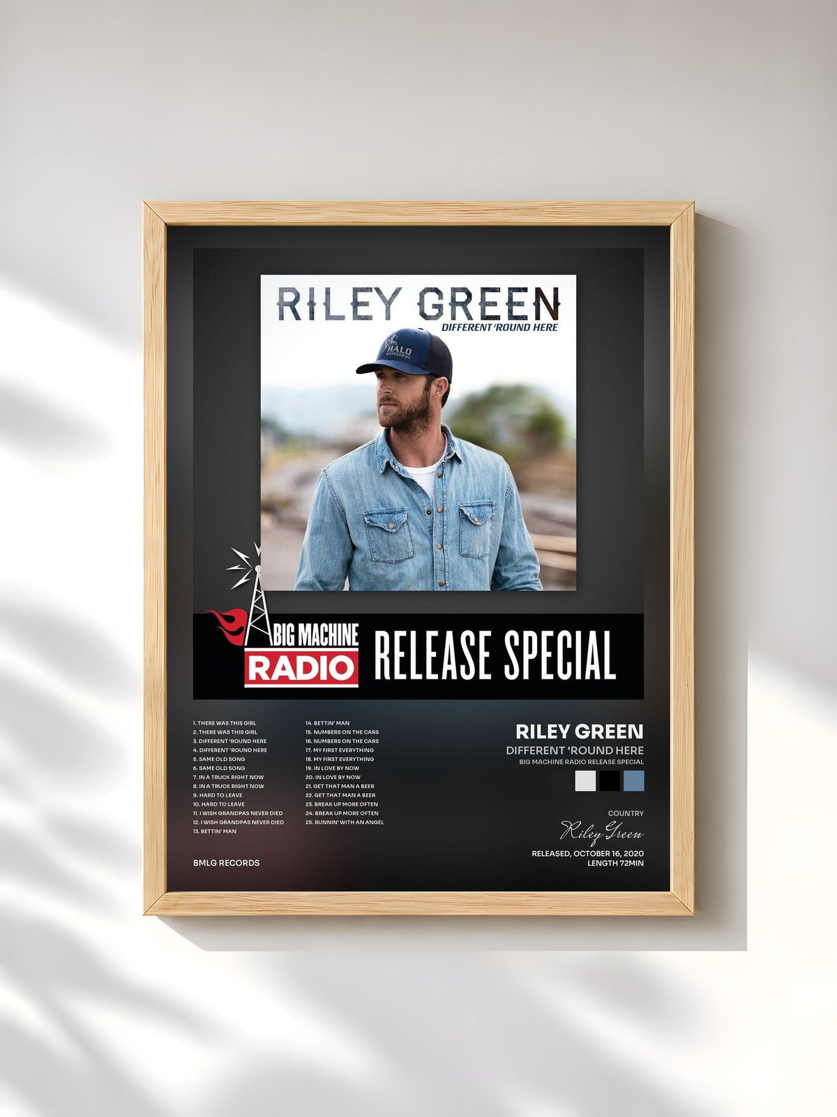 #bois Tableau de l'album Different 'Round Here (Big Machine Radio Release Special) de Riley Green, cadre en bois brut, imprimé et encadré en France