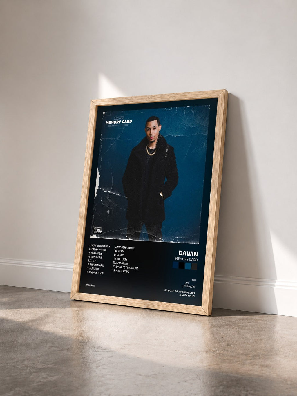 #bois Tableau de l'album Memory Card de Dawin vu de trois quarts, cadre en bois brut