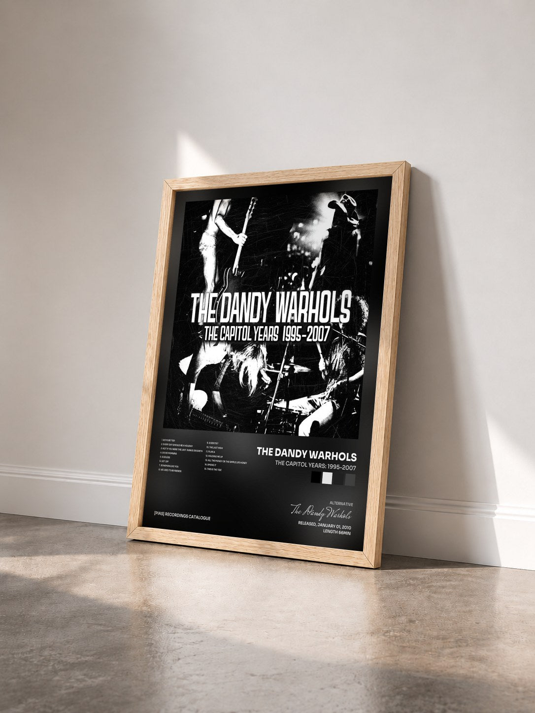 #bois Tableau de l'album The Capitol Years: 1995-2007 de The Dandy Warhols vu de trois quarts, cadre en bois brut