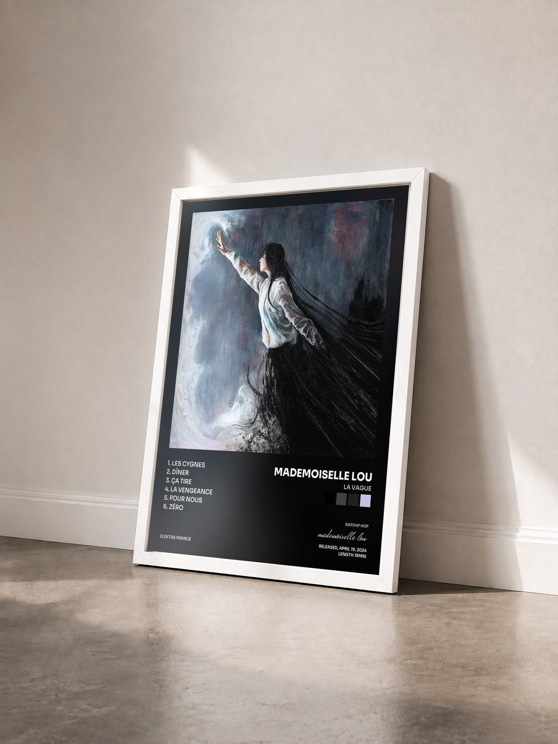 #blanc Tableau de l'album LA VAGUE de mademoiselle lou vu de trois quarts, cadre blanc