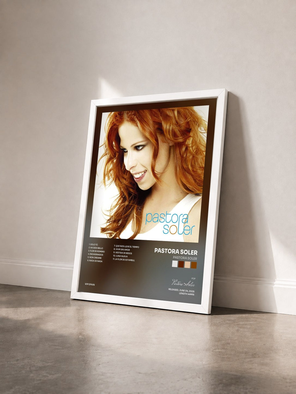 #blanc Tableau de l'album Pastora Soler de Pastora Soler vu de trois quarts, cadre blanc