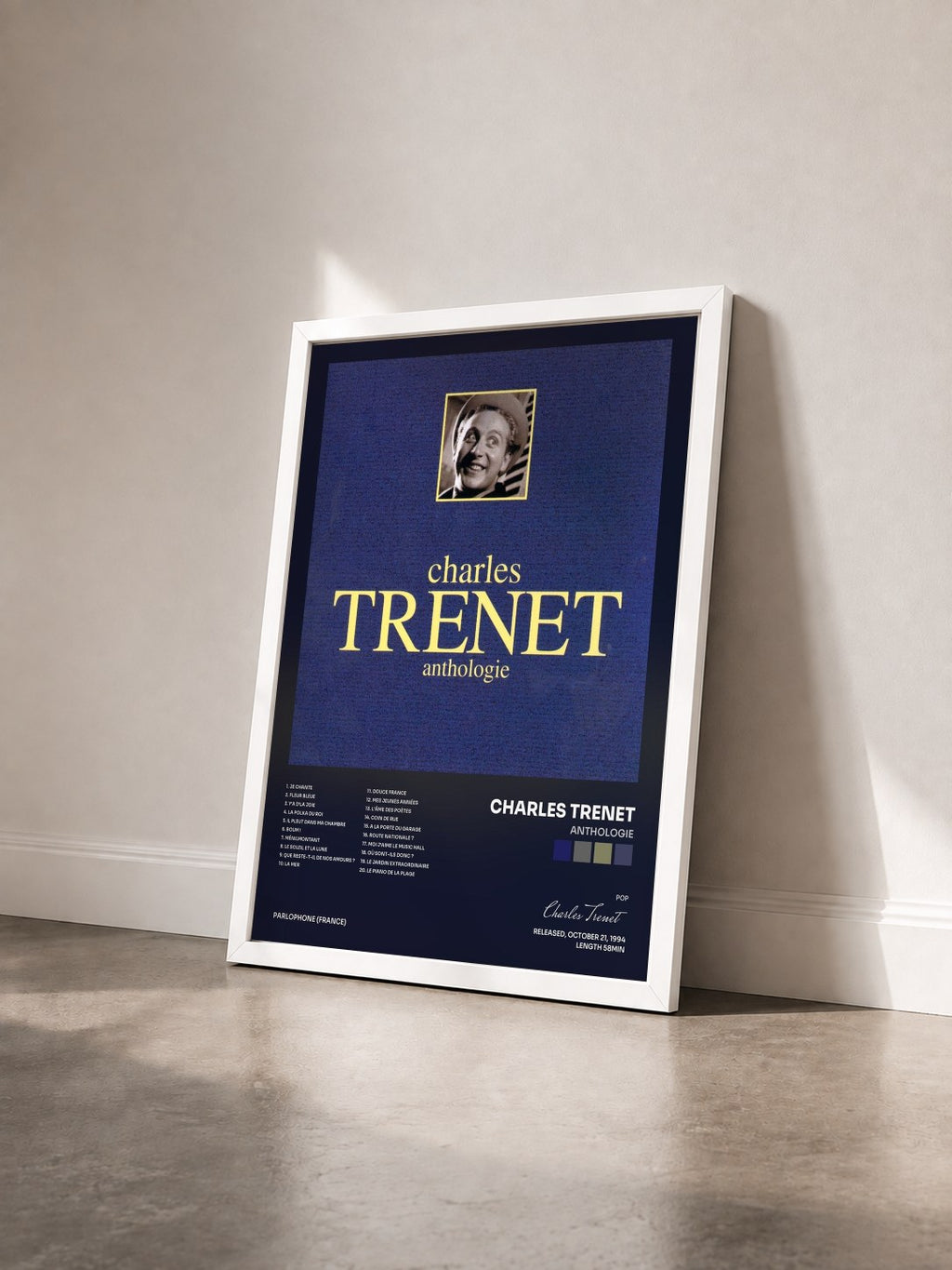 #blanc Tableau de l'album Anthologie de Charles Trenet vu de trois quarts, cadre blanc