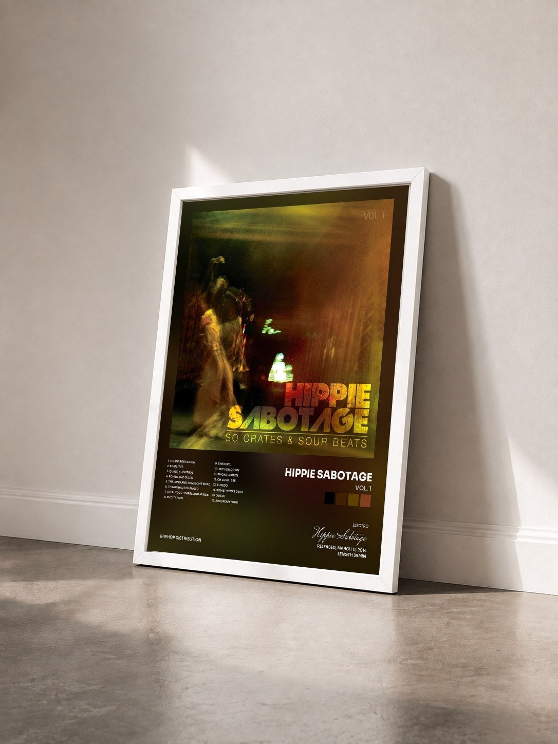 #blanc Tableau de l'album Vol. 1 de Hippie Sabotage vu de trois quarts, cadre blanc