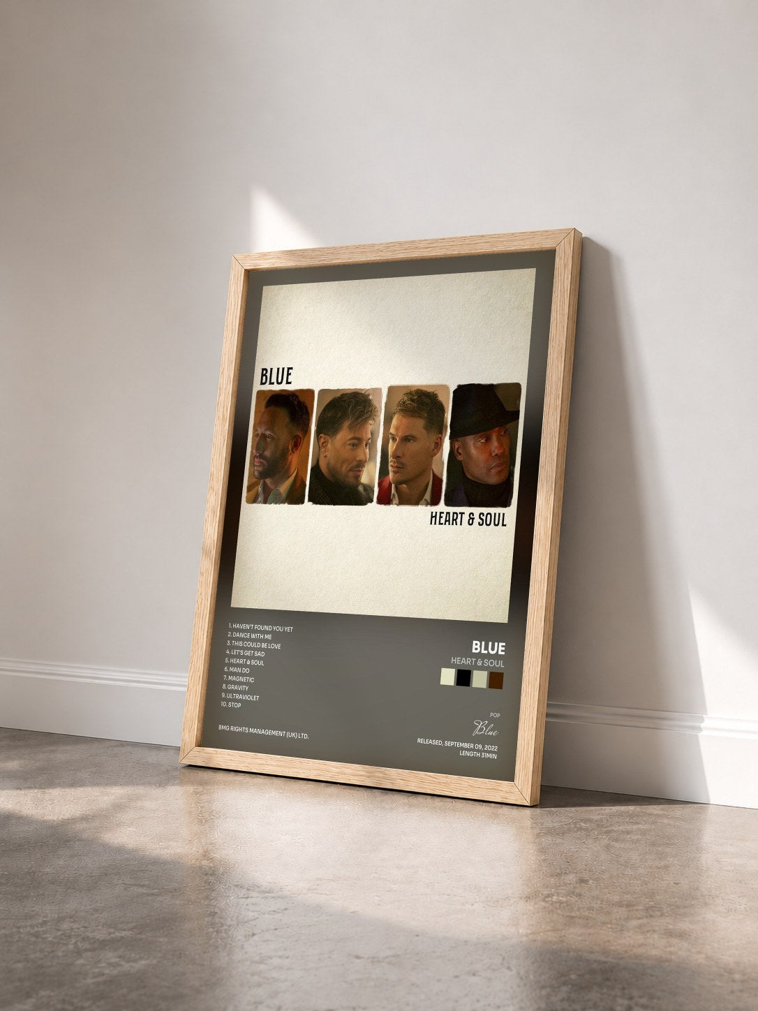 #bois Tableau de l'album Heart & Soul de Blue vu de trois quarts, cadre en bois brut