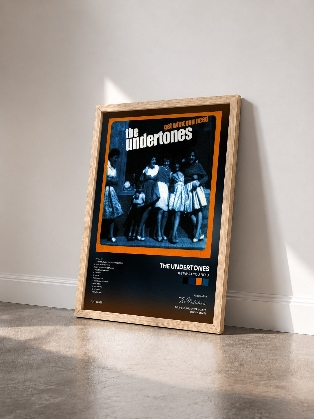 #bois Tableau de l'album Get What You Need de The Undertones vu de trois quarts, cadre en bois brut