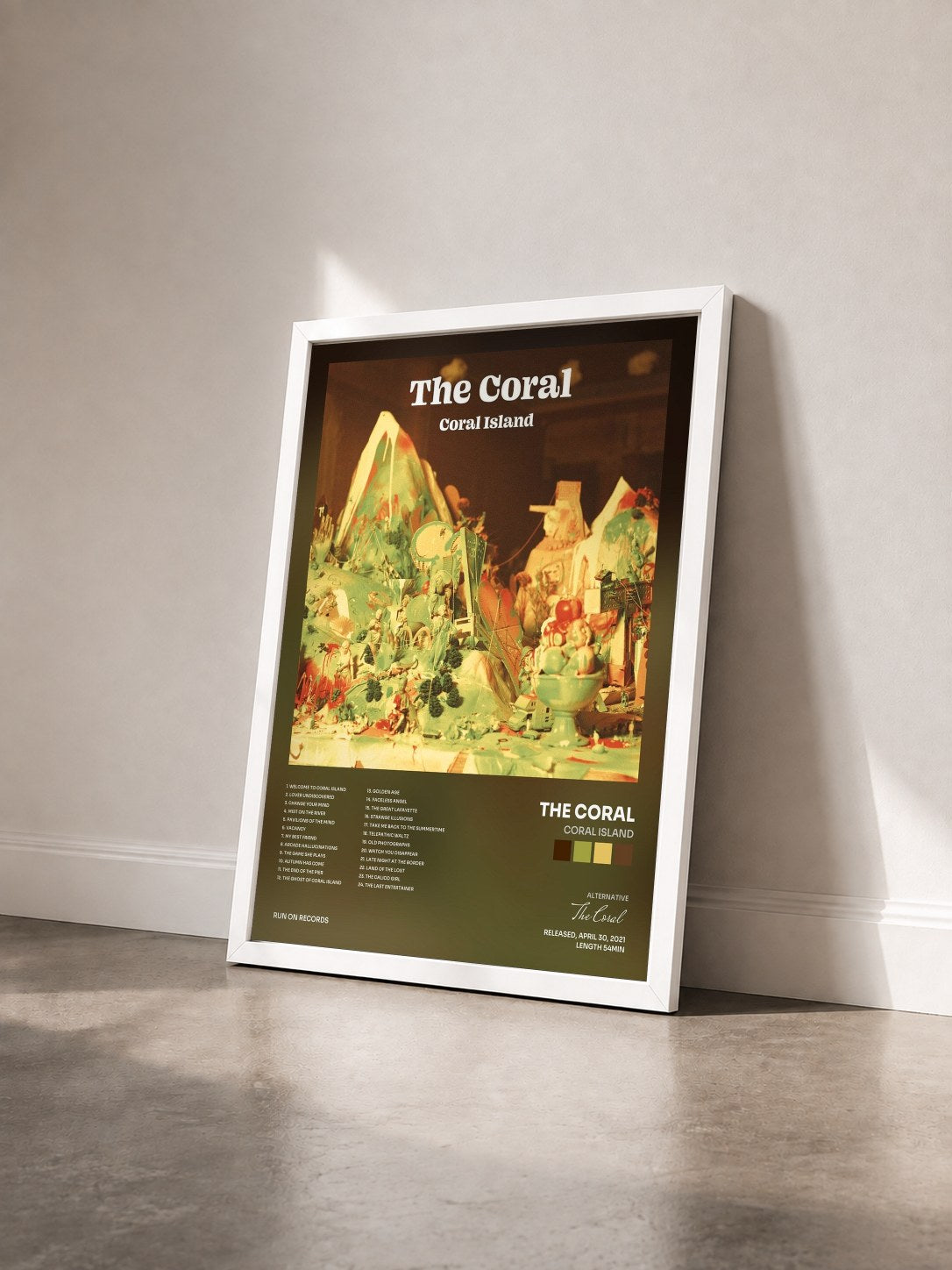 #blanc Tableau de l'album Coral Island de The Coral vu de trois quarts, cadre blanc