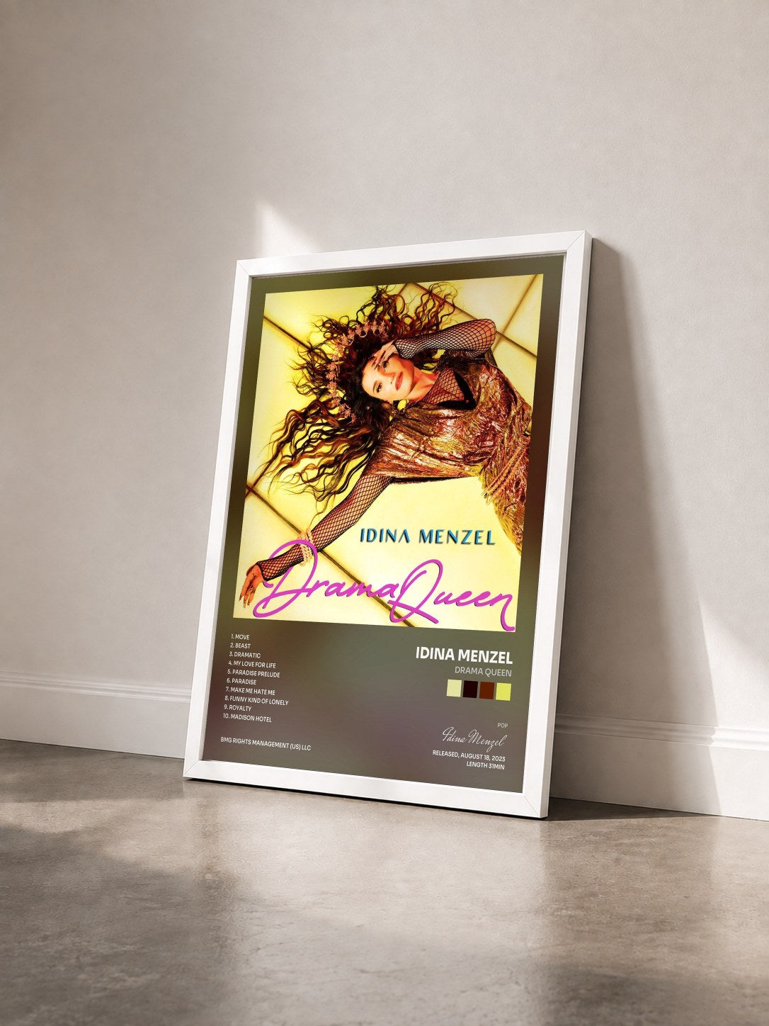#blanc Tableau de l'album Drama Queen de Idina Menzel vu de trois quarts, cadre blanc