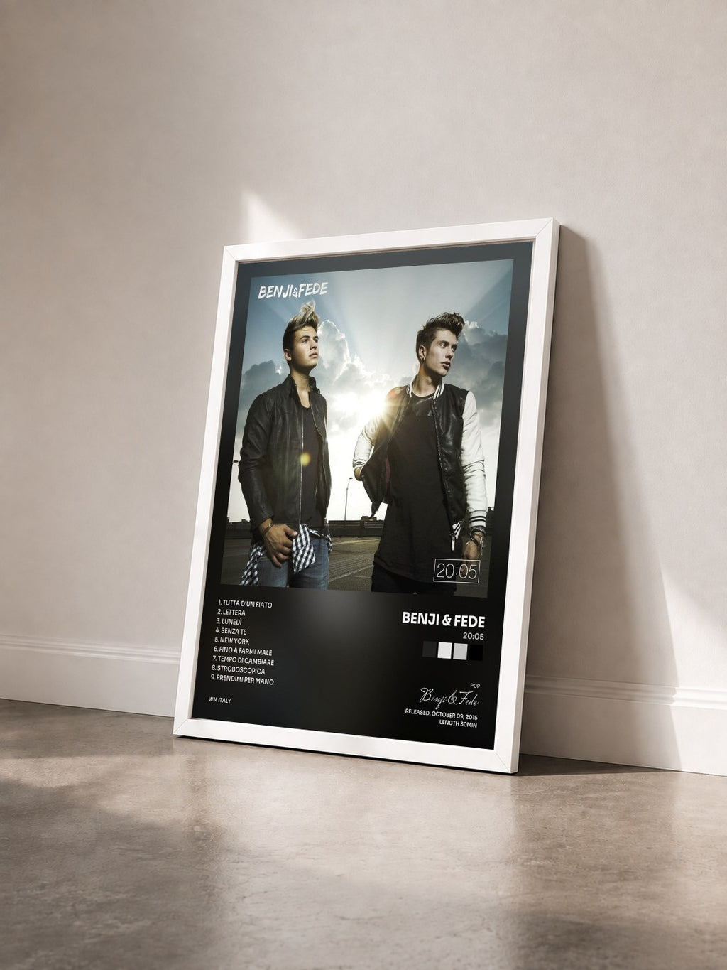 #blanc Tableau de l'album 20:05 de Benji & Fede vu de trois quarts, cadre blanc